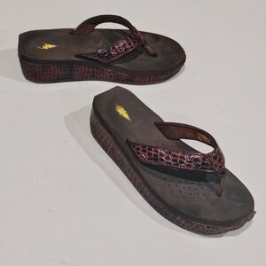 Women's Brown Croc Wedge Flip-Flop Sandals Size 9